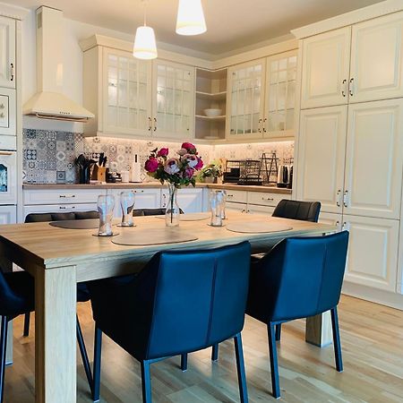 Artflora Kv Premium Apartment Karlovy Vary Bagian luar foto