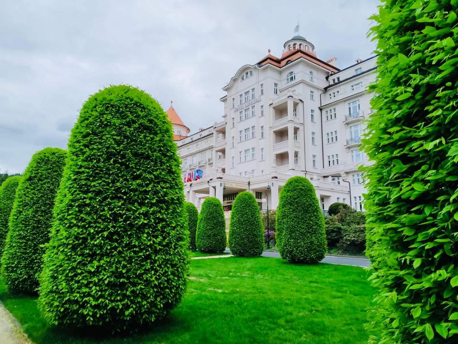 Artflora Kv Premium Apartment Karlovy Vary Bagian luar foto