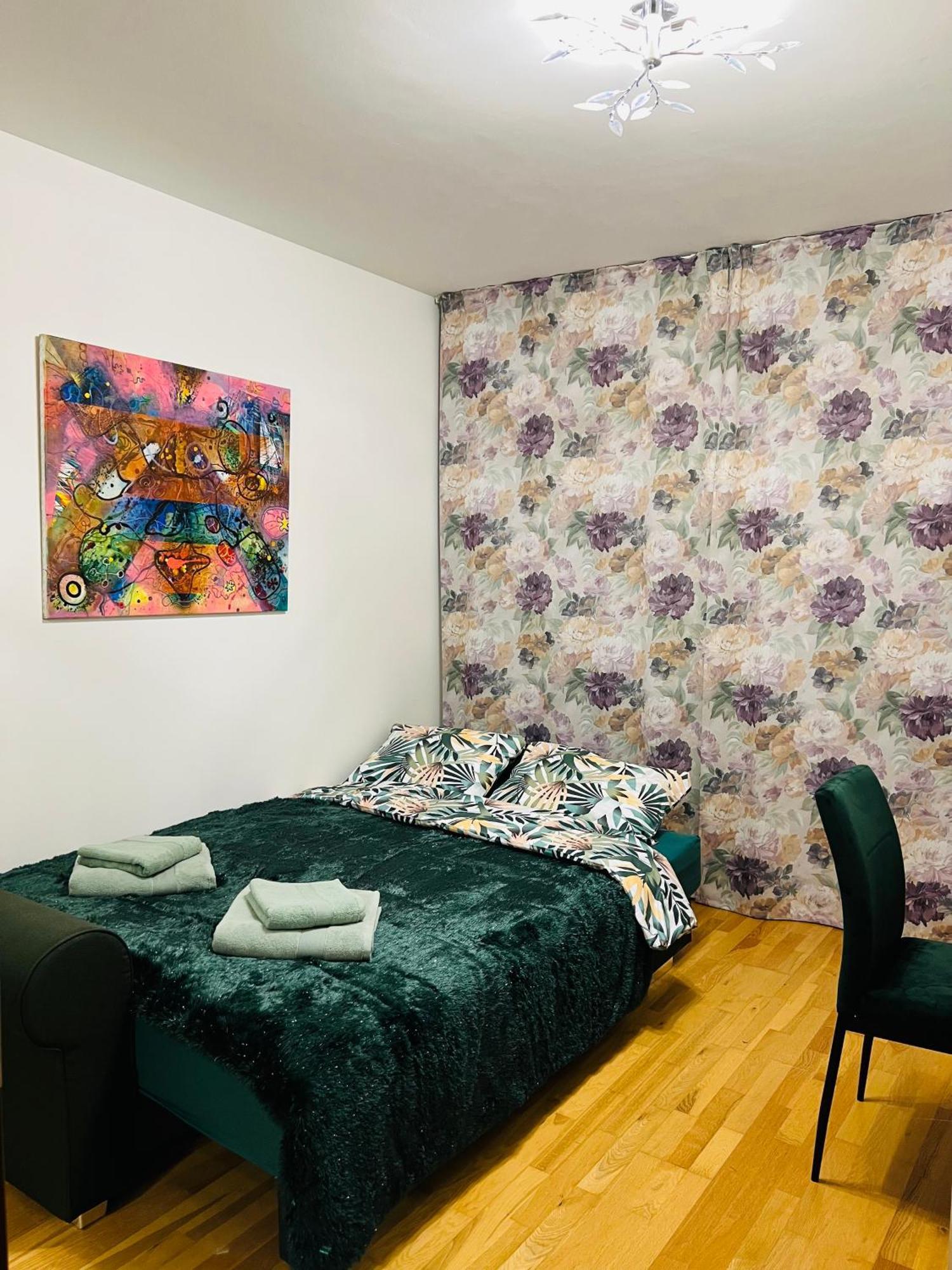 Artflora Kv Premium Apartment Karlovy Vary Bagian luar foto