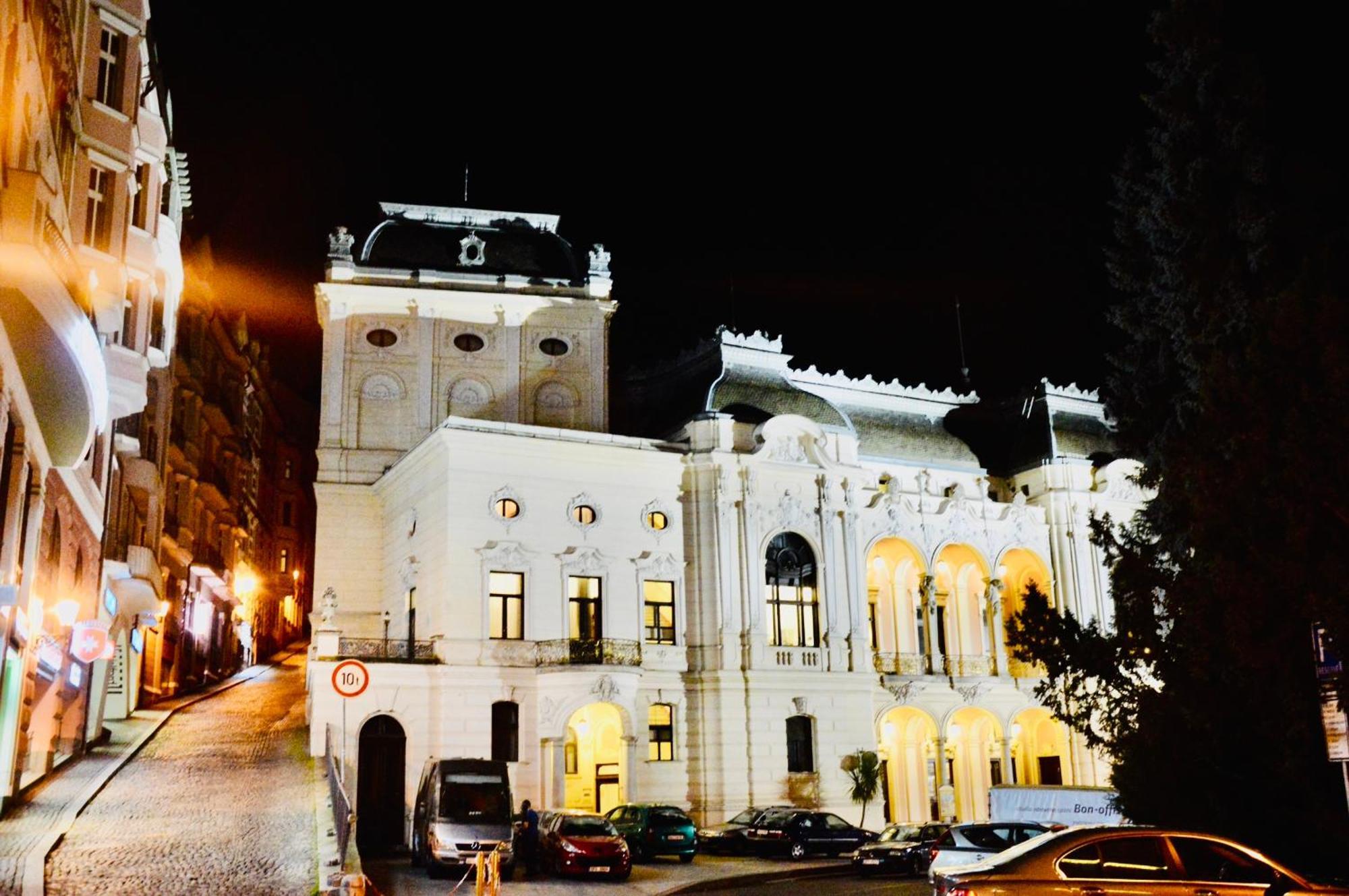 Artflora Kv Premium Apartment Karlovy Vary Bagian luar foto