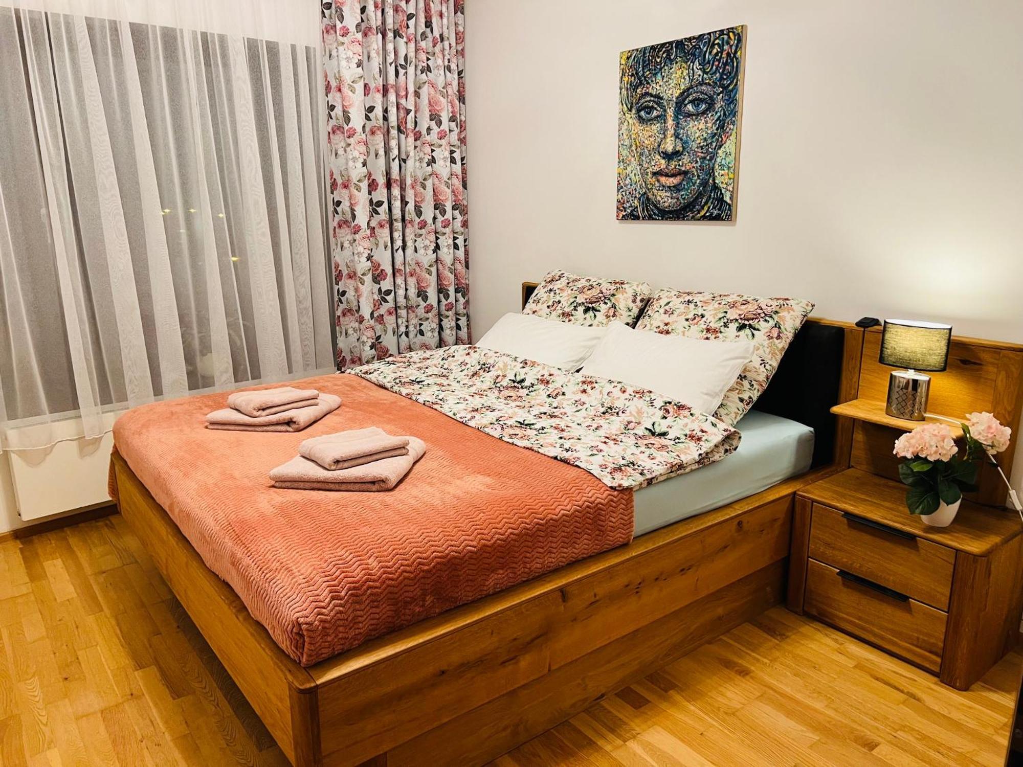 Artflora Kv Premium Apartment Karlovy Vary Bagian luar foto