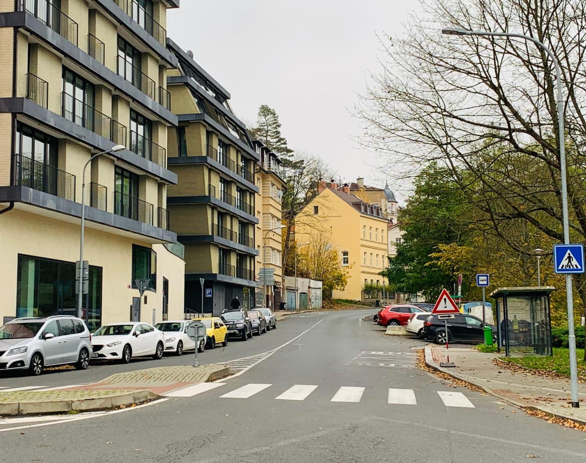 Artflora Kv Premium Apartment Karlovy Vary Bagian luar foto