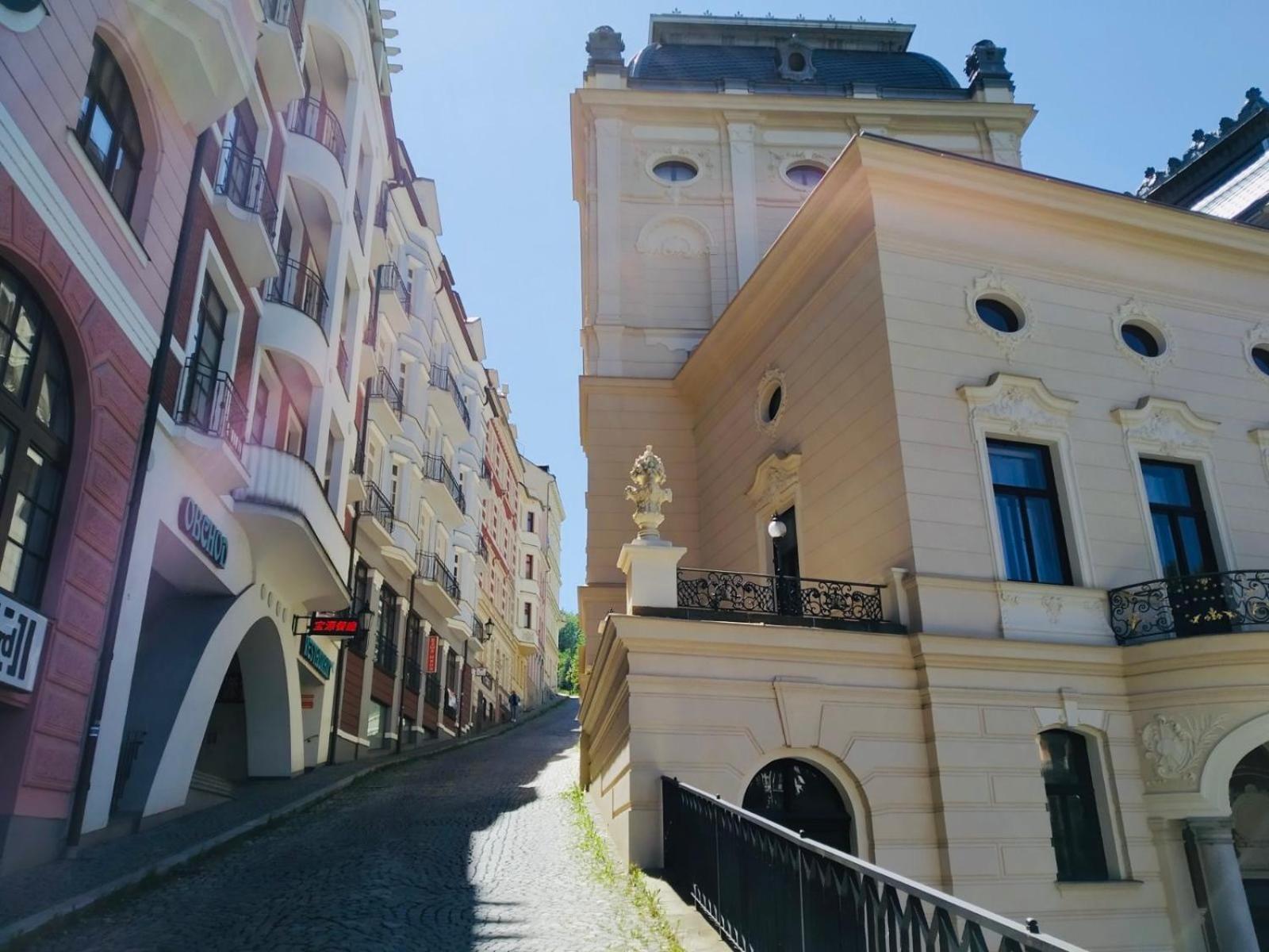 Artflora Kv Premium Apartment Karlovy Vary Bagian luar foto